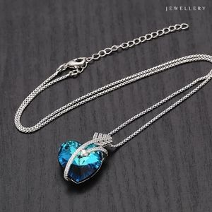 Beautiful Swarovski heart of love pendant necklace